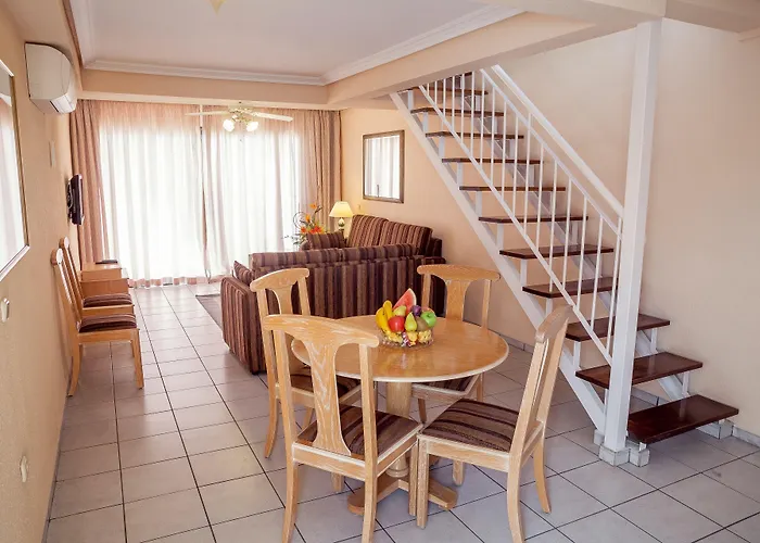 Sunset Bay Club Aparthotel 4*