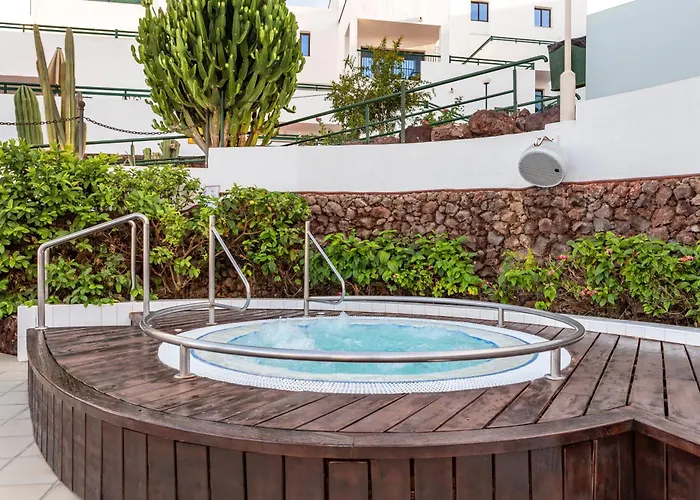 Sunset Bay Club מלון דירות