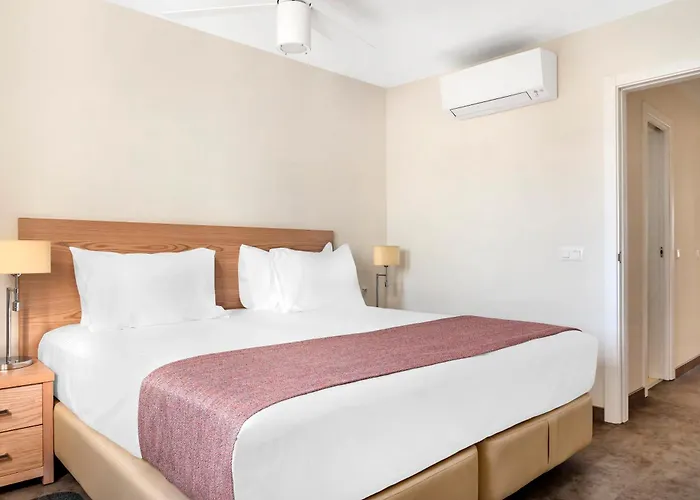 Sunset Bay Club شقة فندقية 4*