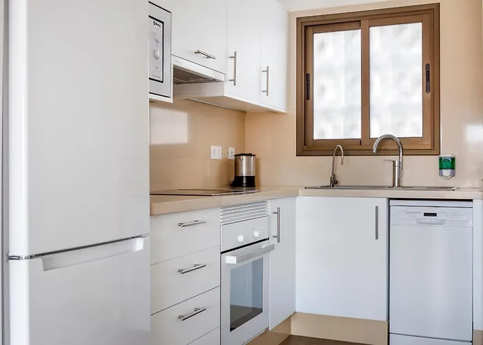 Sunset Bay Club شقة فندقية 4*