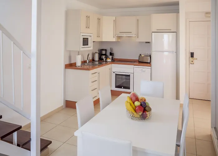 Sunset Bay Club מלון דירות 4*