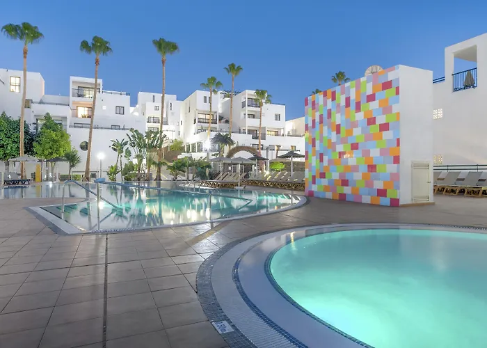 Sunset Bay Club מלון דירות