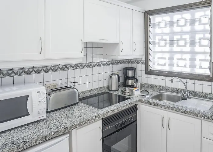 サンセット ベイ クラブ バイ ダイヤモンド アパートホテル アデヘ